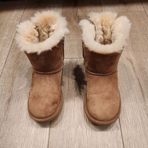 Girls mini bailey ugg boots size 2